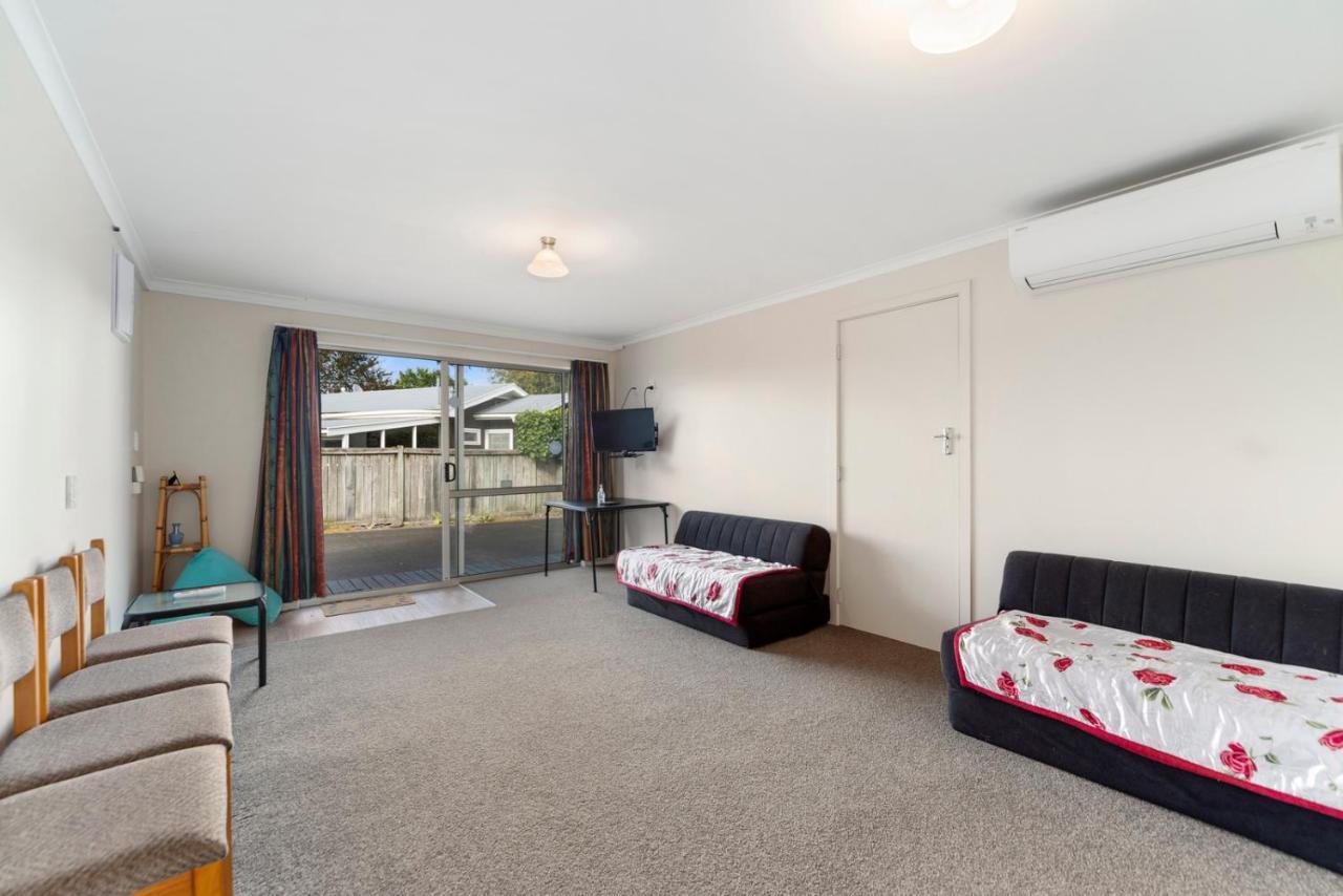 Rainbow Lake House - Lake Taupo Holiday Home Экстерьер фото