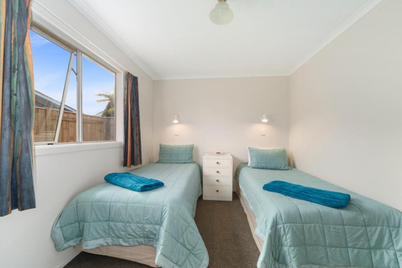 Rainbow Lake House - Lake Taupo Holiday Home Экстерьер фото